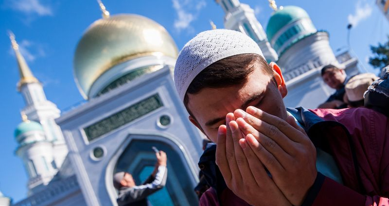 Мусульмане в России. Мусульмане в мечети. Великие мусульмане россии