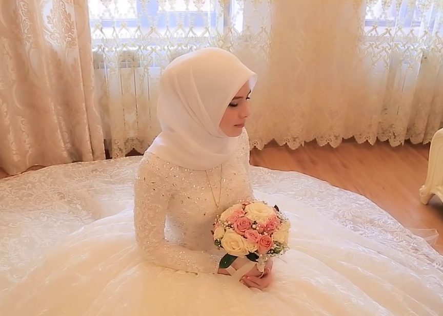 Беру вторую жену. Чеченская свадьба. Чеченская невеста с букетом. Самая красивая Чеченская невеста. Букеты для невест в Чечне.